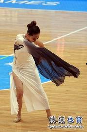 双人美女跳舞吃瓜  第2张