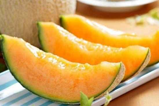 胃酸可以吃哈密瓜芹菜吗,哈密瓜与芹菜的适宜摄入