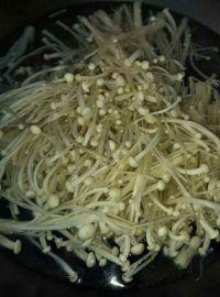 瓜姐吃金针菇,趣味美食体验大揭秘  第2张