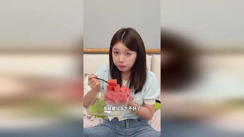 闺蜜吃瓜照片,揭秘娱乐圈幕后真相！”  第2张