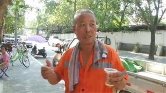 卖瓜老板现场吃瓜视频,揭秘卖瓜老板的瓜果新鲜秘诀！  第2张