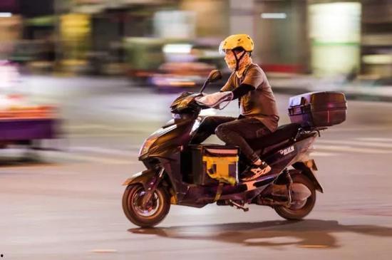 外卖骑手的吃瓜,穿梭在美食与吃瓜之间的“美食侦探”