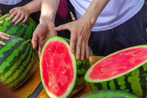 学校吃瓜云南,云南美食之旅