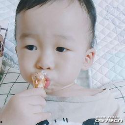 儿童摄影复古吃瓜,复古风儿童摄影，吃瓜瞬间定格美好时光