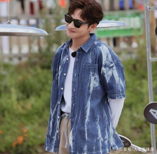 何洛洛吃瓜少女,吃瓜少男生的清新生活态度 第2张 何洛洛吃瓜少女,吃瓜少男生的清新生活态度 第2张