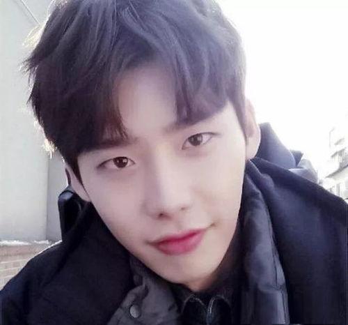 中分男孩吃瓜视频,趣味横生，网友热议不断  第2张