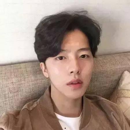 中分男孩吃瓜视频,趣味横生，网友热议不断  第3张