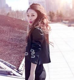 淘宝店铺模特吃瓜,淘宝店铺模特趣味吃瓜瞬间  第3张